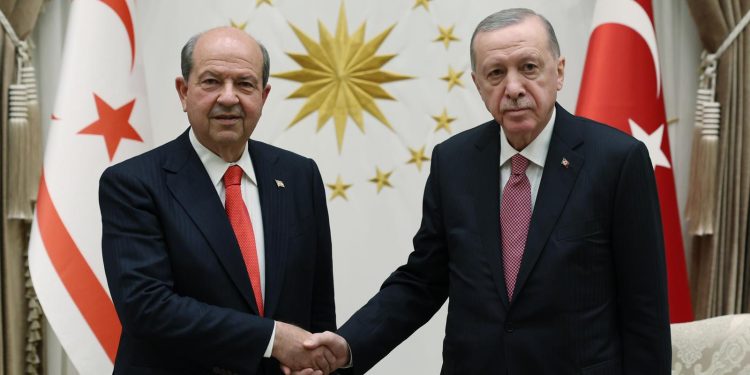Cumhurbaşkanı Tatar, TC Cumhurbaşkanı Erdoğan ile bayramlaştı