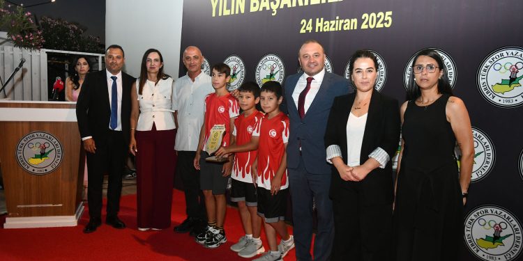 Kıbrıs Türk Spor Yazarları Derneği “Yılın Başarılıları” ödülleri verildi