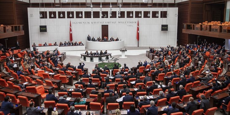 Özgür Özel dahil üç vekilin dokunulmazlık dosyası TBMM’de