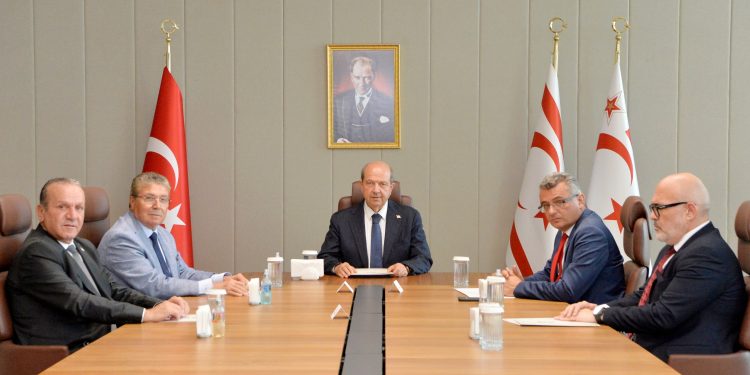 Cumhurbaşkanı Tatar, New York toplantısı öncesinde siyasi partilerle bir araya geldi