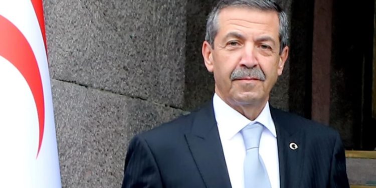Ertuğruloğlu: “Denktaş’a sözde bir kitapta yöneltilen arsızca ithamlar, sadece çukurda debelenen bir zavallının hezeyanıdır, yok hükmündedir”