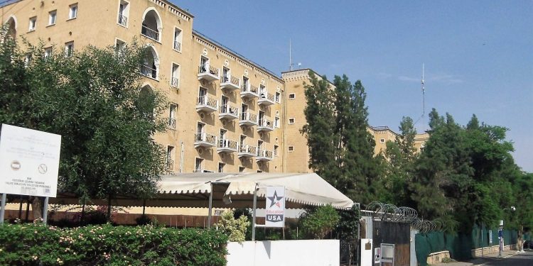 Bazı Kıbrıslı Türk ve Rum siyasi parti temsilcileri Ledra Palace’da buluştu