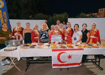 Mehmetçik Üzüm Festivali’nde dün akşam Kıbrıs Gecesi yapıldı, Grup Otantik sahne aldı