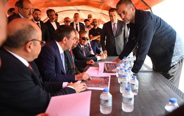 TC Cumhurbaşkanı Yardımcısı Yılmaz, temasları kapsamında yeni Devlet Hastanesi inşaat alanını inceledi