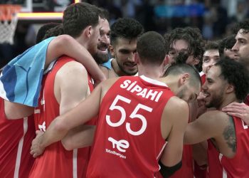 12 Dev Adam bugün parkeye çıkıyor