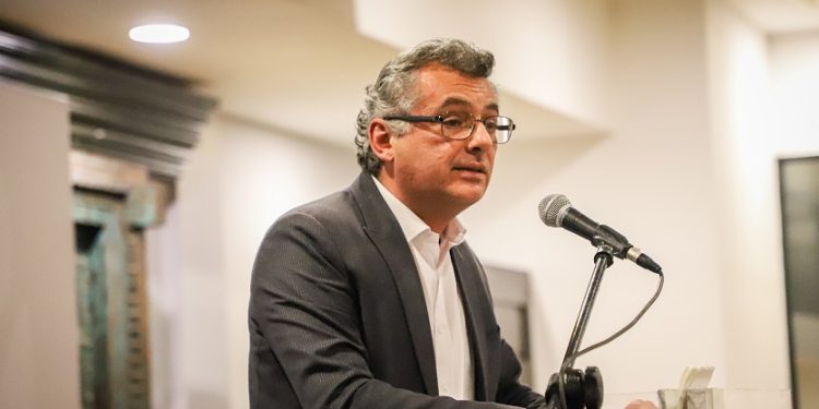 Erhürman çarşamba günü ekonomistlerle buluşacak