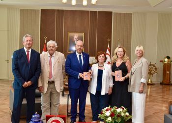 Cumhurbaşkanı Tatar, yazar Canev Dinçer’i kabul etti