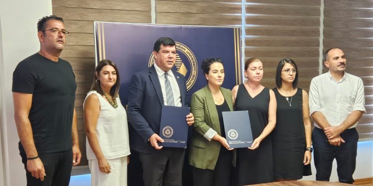 DAÜ ile Şampiyon Melekleri Yaşatma Derneği arasında protokol imzalandı.. 5 öğrenciye eğitim bursu verilecek