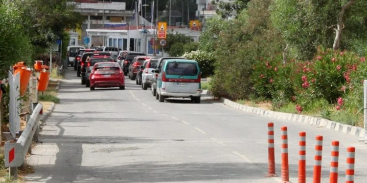 Motosikletli Rum eylemciler sınır kapılarında eylem yapıyor