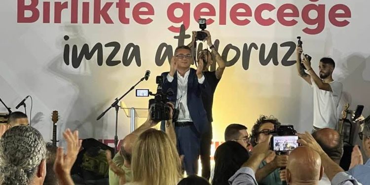 Cumhuriyetçi Türk Partisi, “Birlikte Geleceğe İmza Atıyoruz” sloganıyla Lefkoşa’da etkinlik düzenledi