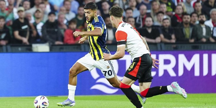 Fenerbahçe, deplasmanda Feyenoord'a 21 yenildi