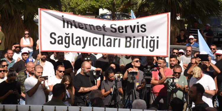 Telekomünikasyon Dairesi’nde uyarı grevi yapıldı