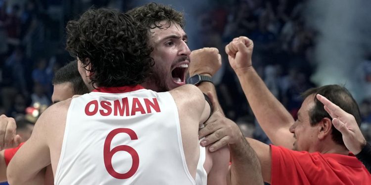 '12 Dev Adam' yarı final için sahaya çıkıyor