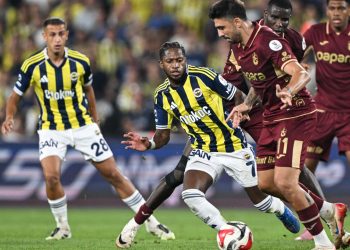 Tedescolu Fenerbahçe, Trabzonspor'u tek golle geçti