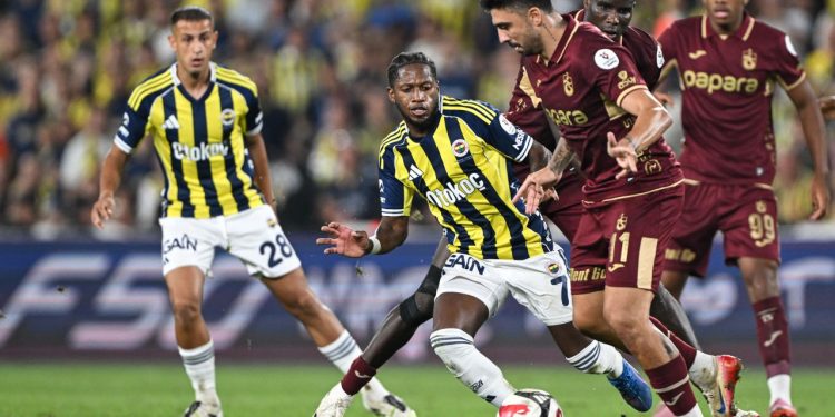 Tedescolu Fenerbahçe, Trabzonspor'u tek golle geçti
