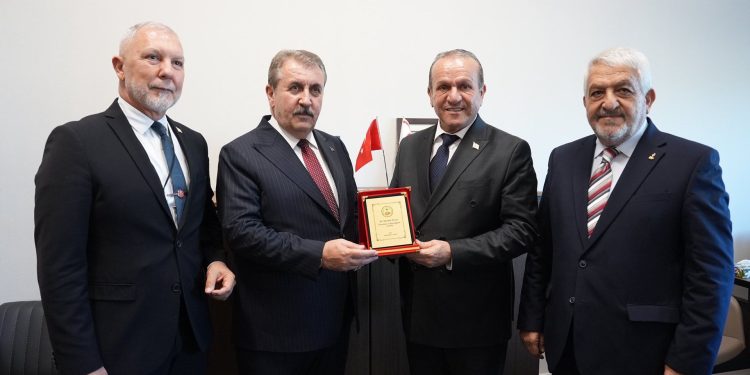 Ataoğlu, BBP Genel Başkanı Destici ile bir araya geldi