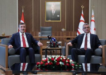 Tufan Erhürman ile Cevdet Yılmaz bir araya geldi