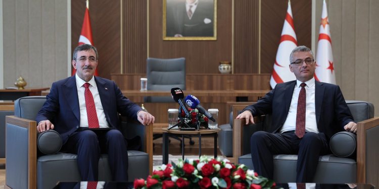 Tufan Erhürman ile Cevdet Yılmaz bir araya geldi