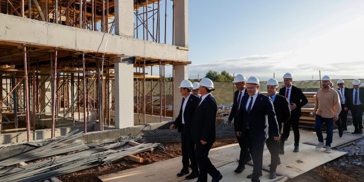 Üstel, ‘Güzelyurt Yeni Sosyal Konut Projesi’ni yerinde inceledi