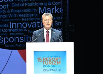 Üstel: Turistin adanın iki tarafına da özgürce gezmesi gerekmektedir