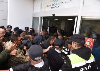 Hayvan üreticileri, Tarım Bakanlığı önünde eylem yaptı