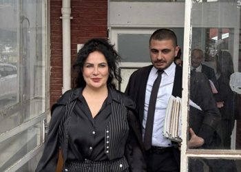 Ünal’a Ders ve not girişi işlemleri aynı anda yapılmış