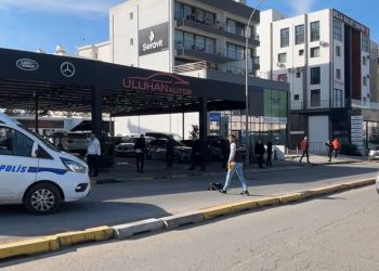 Lefkoşa’da oto galeri kurşunlandı: 2 yaralı!
