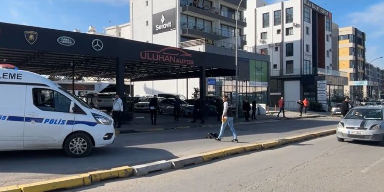 Lefkoşa’da oto galeri kurşunlandı: 2 yaralı!