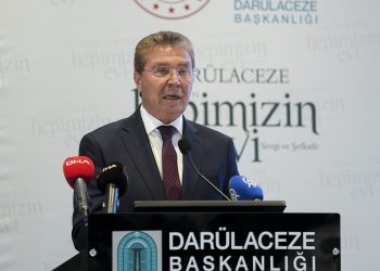 Anavatanımız Türkiye Cumhuriyeti ile el ele, kol kola ve tek yüreğiz