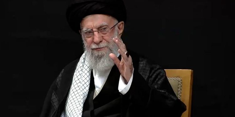 İsrail’in ilk saldırılarda Pezeşkiyan ve Hamaney’i hedef aldığı iddia edildi