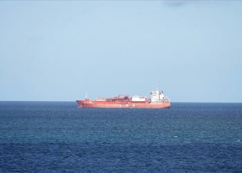 İran, Hürmüz Boğazı’nda petrol tankeri vurdu