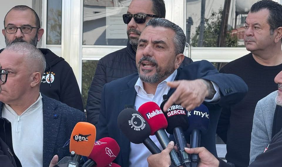 Hükümetin lastiği patlamıştır