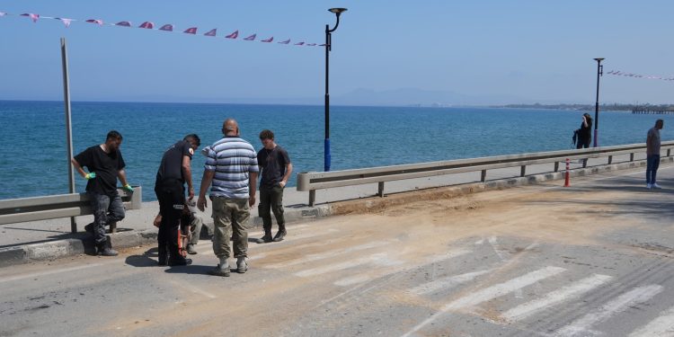 Lefke Belediyesi, Ecevit Caddesi’nde çöken yolu onardı