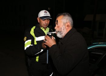 Trafikte denetim…2 bin 298 sürücüye yasal işlem yapılırken 219 araç da trafikten men edildi