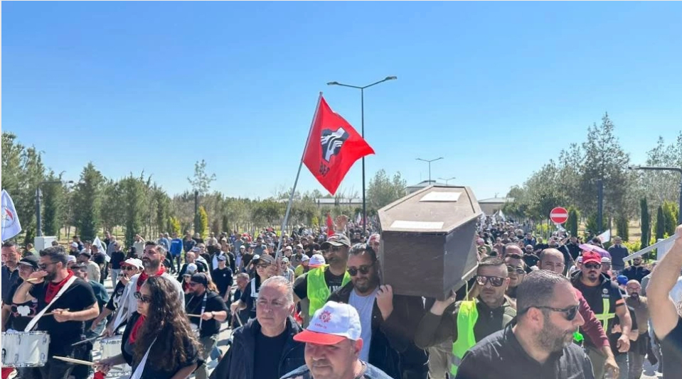 Sendikalar genel grevi askıya aldı: Meclis’in HP gündemiyle açılması halinde grev başlatılacak