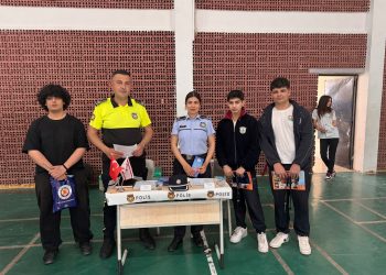 GİRNE ANAFARTALAR LİSESİNDEKİ KARİYER GÜNÜNDE POLİS MESLEĞİ TANITILDI …