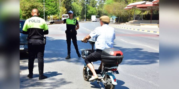 Elektrikli scooterlar ile ilgili kurallar hatırlatıldı: Uyarı yapıldı