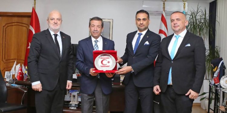 Dışişleri Bakanı Ertuğruloğlu, USKAİD heyetini kabul etti