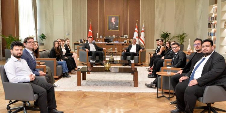 Cumhurbaşkanı Erhürman, Gençlik Federasyonu heyetini kabul etti