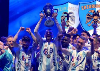 Erzurumspor şampiyonluk kupasını aldı
