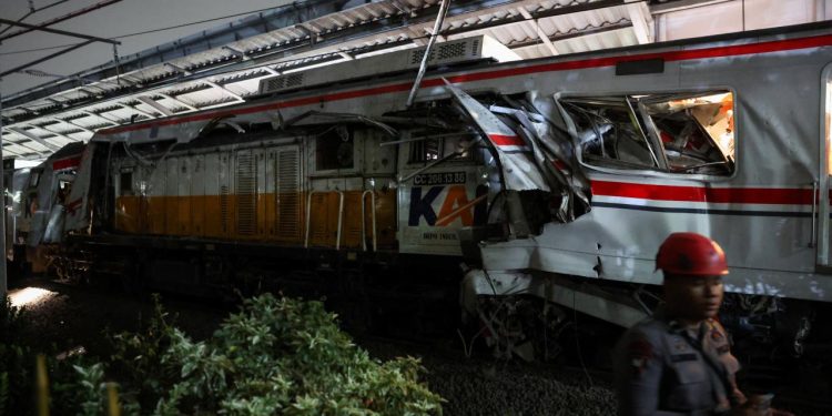 Endonezya’da tren kazasında 4 kişi öldü, 38 kişi yaralandı
