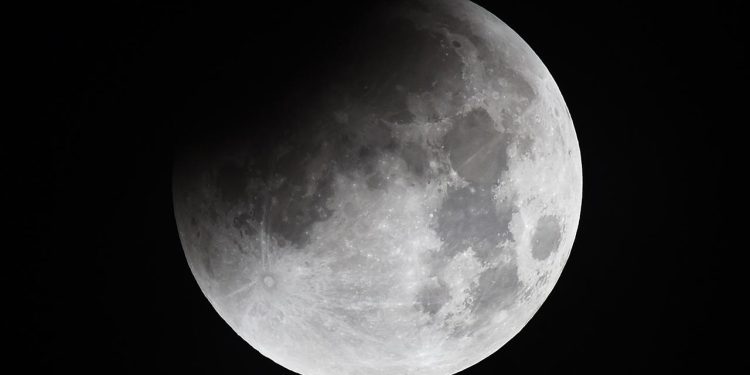 Çin, Ay’da iki yeni mineral keşfetti