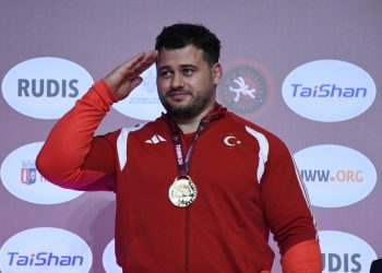 Rıza Kayaalp tarih yazdı