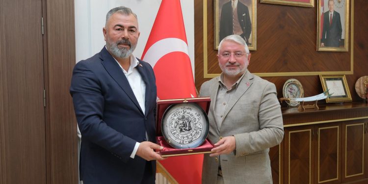 Beyarmudu Belediye Başkanı Bebek Çorum Belediye Başkanı Aşgın’ı ziyaret etti