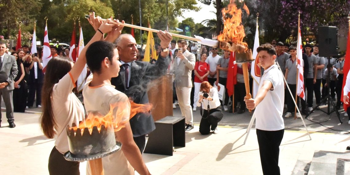 19 Mayıs Atatürk’ü Anma, Gençlik ve Spor Bayramı Haftası Gençlik Meşalesi’nin yakılmasıyla başladı