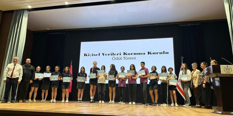 “Sanal Dünyadaki Gölgem” temalı resim yarışmasının ödülleri sahiplerini buldu