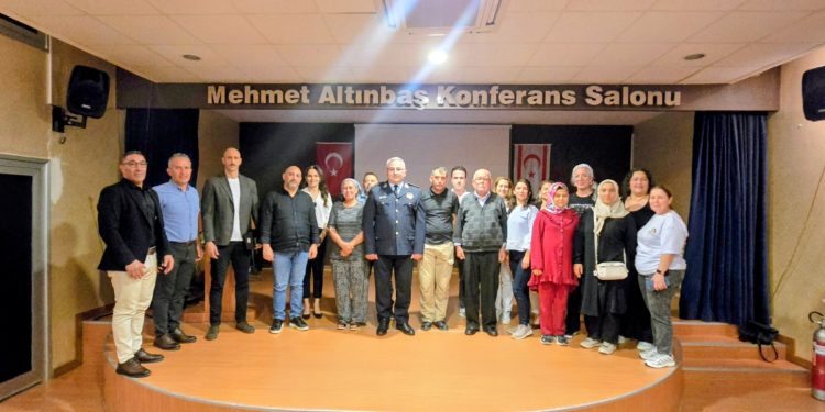 Polis Genel Müdürlüğü ile Milli Eğitim Bakanlığı’ndan öğrenci ebeveynlerine yönelik konferans