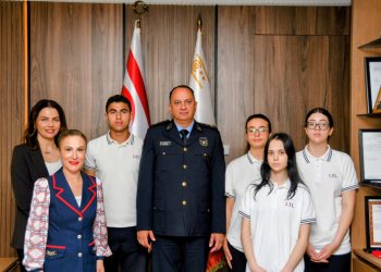 Polis Genel Müdürü Adalıer Lefkoşa Türk Lisesi öğrencilerini kabul etti