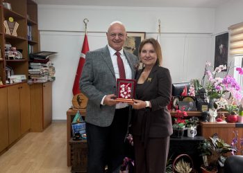 Zaimağaoğlu, “35. Dünya Eğitim Zirvesi’nde” ödül alan Tüzmen’i kabul etti