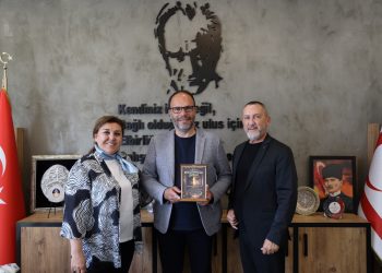 Kıbrıs Türk Halk Dansları Federasyonu, İskele Belediye Başkanı Sadıkoğlu’nu ziyaret etti